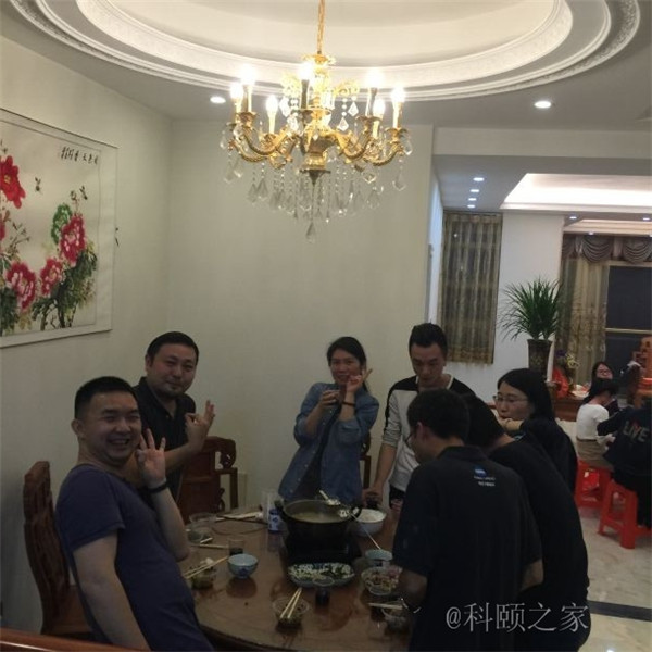 科頤家人一起吃團圓飯，并送上對大家的祝福-科頤辦公