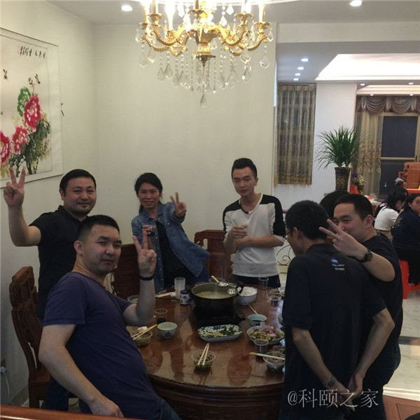 科頤家人一起吃團圓飯，并送上對大家的祝福-科頤辦公