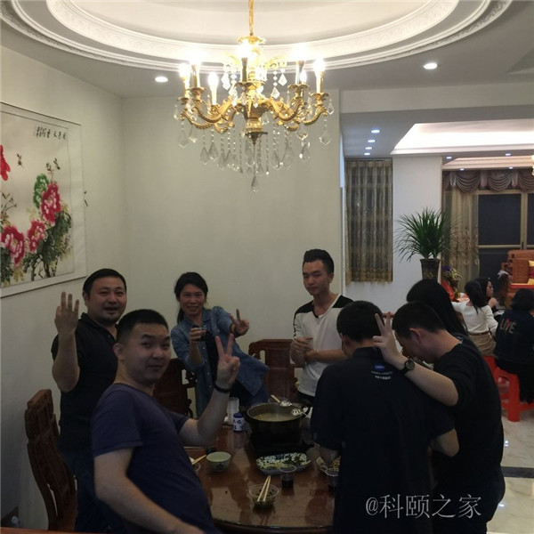 科頤家人一起吃團圓飯，并送上對大家的祝福-科頤辦公