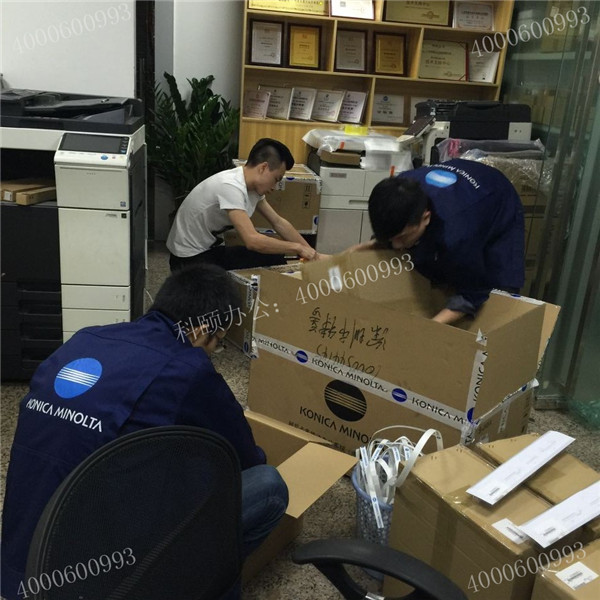 全新原裝柯尼卡美能達復印機配件回貨，同事在整理-科頤辦公