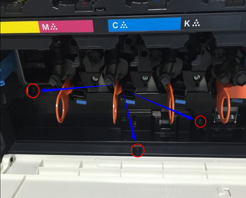 柯尼卡美能達(dá)復(fù)印機(jī)C227硒鼓更換步驟1